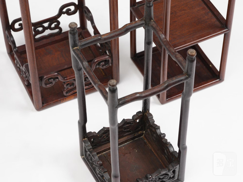 A group of three hardwood tall tables, - 图13
